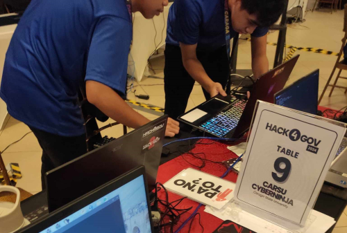 Golden Paddlers capture 'championship flag' at Hack4Gov Competition 2024